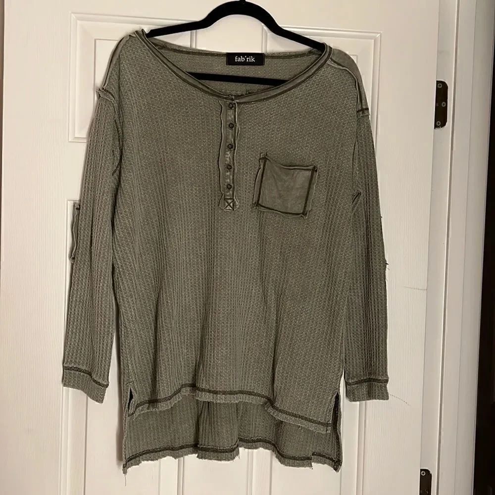 Fab’rik Long Sleeve Partial Hi-Low Waffle Shirt M